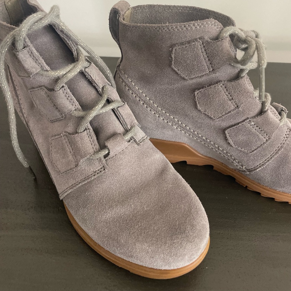 Sorel Women's Gray Suede Lace Up Boots